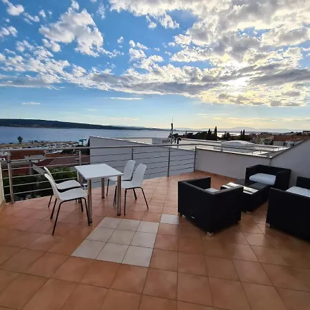 Domgjoni * Crikvenica