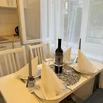 Domgjoni Apartman *